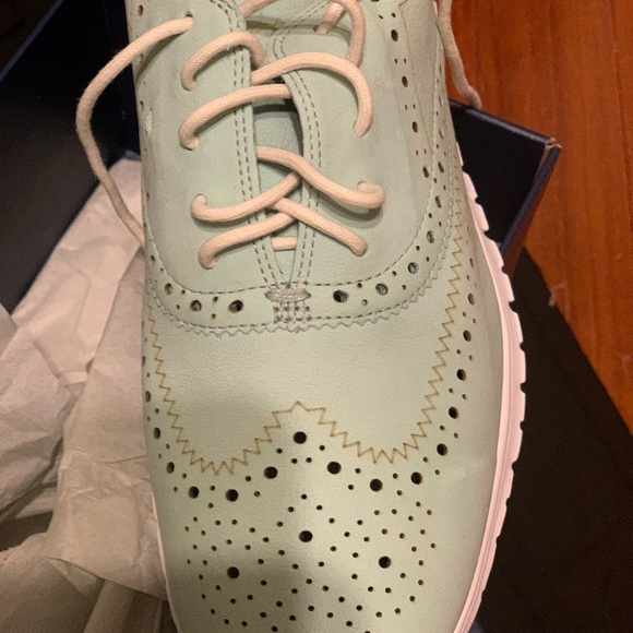 Shoes - Picture 3 of 8